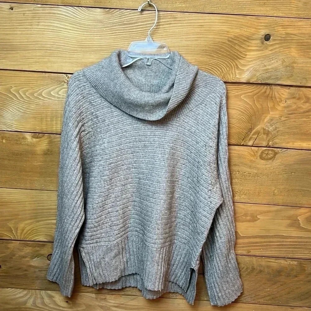 Moth Anthropologie Taupe Ribbed Cowl Neck Split Hem Sweater Women M
Hygge Cozy
